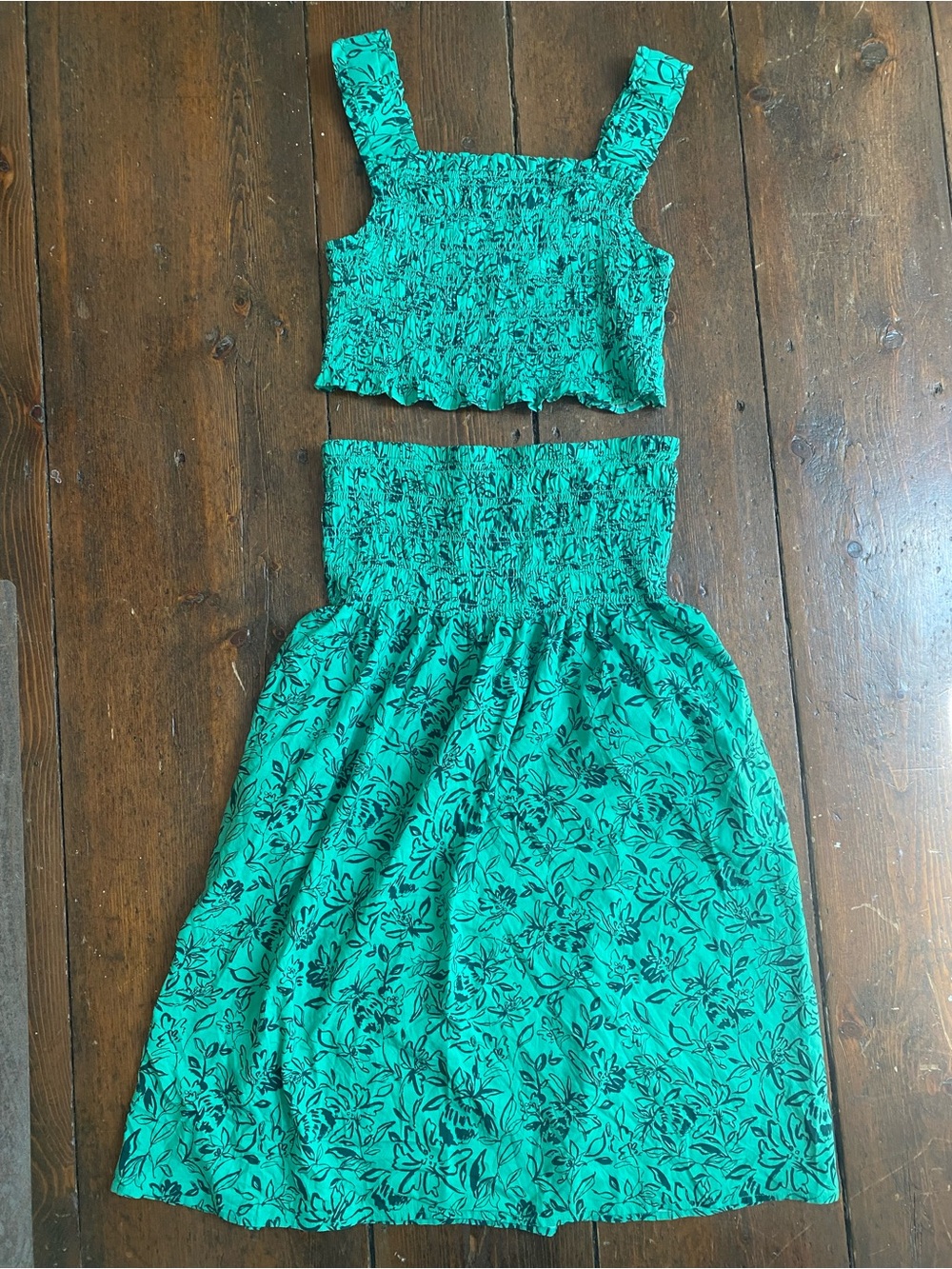 Isabel by Ingrid & Isabel Green Floral Smocked Set (maternity medium)